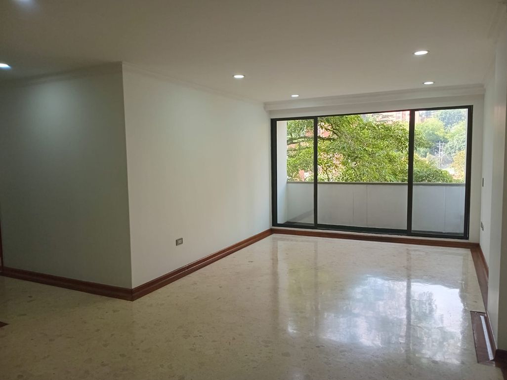 Apartamento en arriendo o venta Antioquia Medellín Naranjitos 100 m2 Habitaciones 2 Baños 2 Garajes 1 Precio venta $740000000 Precio arriendo $4000000