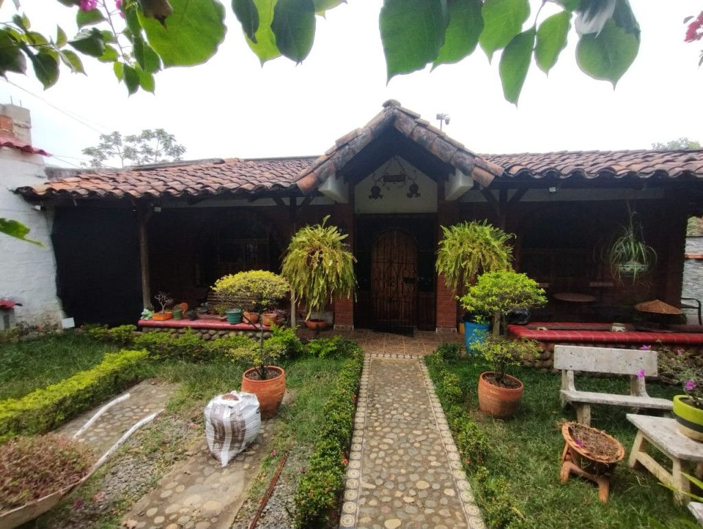 Casa Campestre en venta Valle Del Cauca Cali Br Cañaveral 208 m2 Habitaciones 4 Baños 3 Garajes 2 Precio $420000000