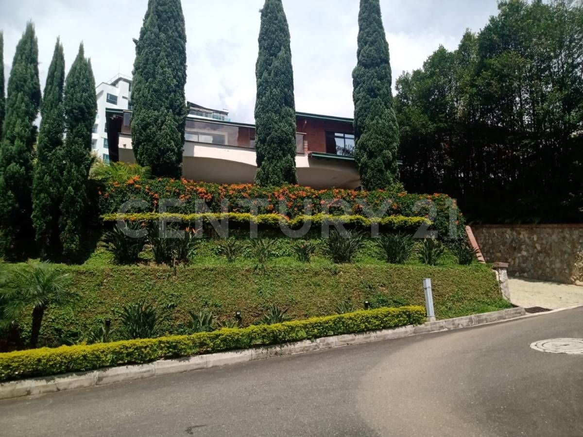 Casa en venta Antioquia Sabaneta Vereda La Doctora 350 m2 Habitaciones 4 Baños 5 Garajes 2 Precio $3500000000
