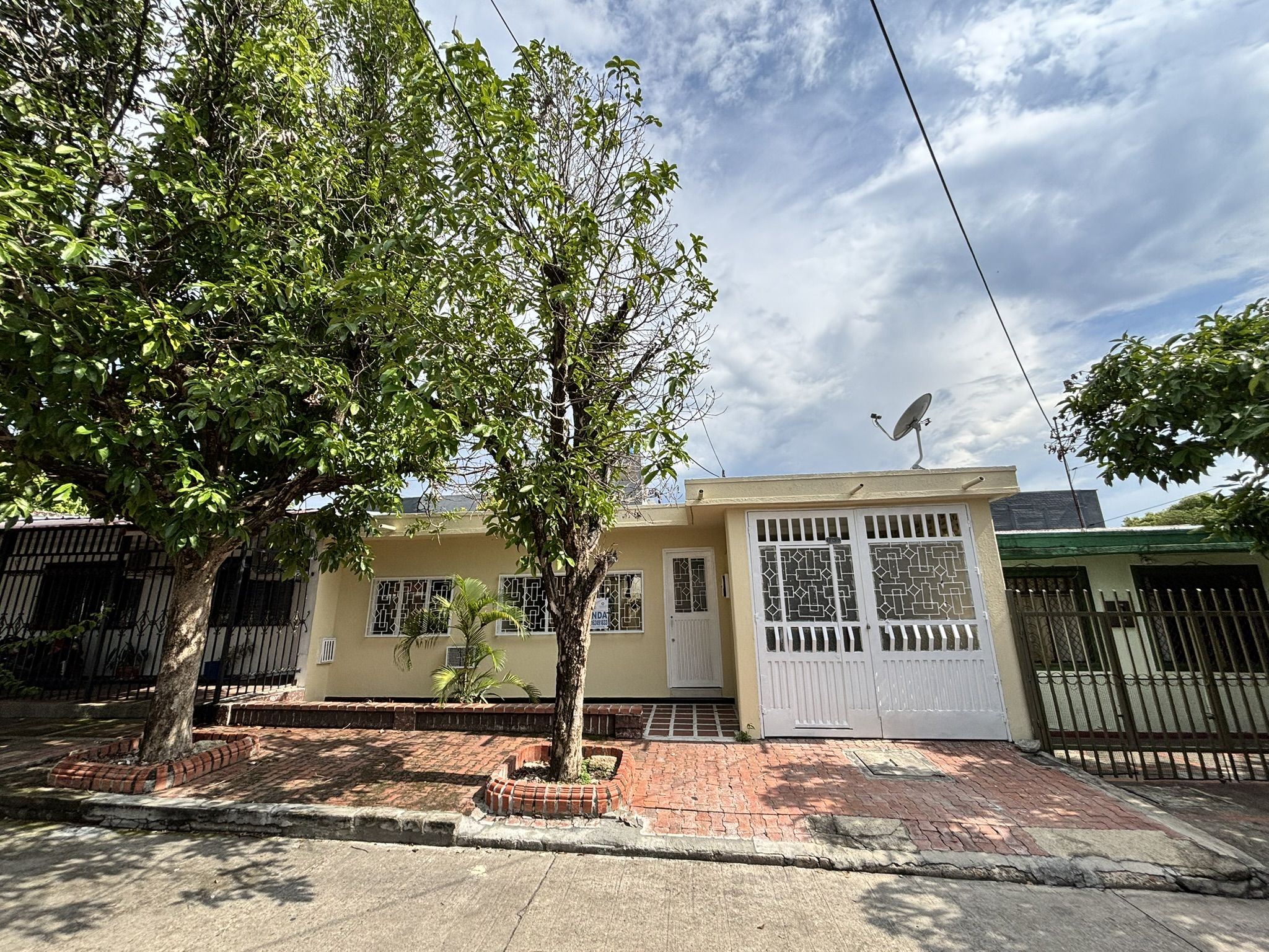 Casa en venta Huila Neiva Calixto Leiva 150 m2 Habitaciones 3 Baños 2 Garajes 1 Precio $240000000