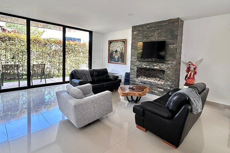 Casa en venta Antioquia Envigado Vereda El Peñasco 300 m2 Habitaciones 3 Baños 4 Garajes 6 Precio $1930000000