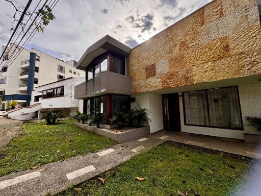 Casa en arriendo Risaralda Pereira Los Alamos 260 m2 Habitaciones 4 Baños 4 Garajes 2 Precio $7900000