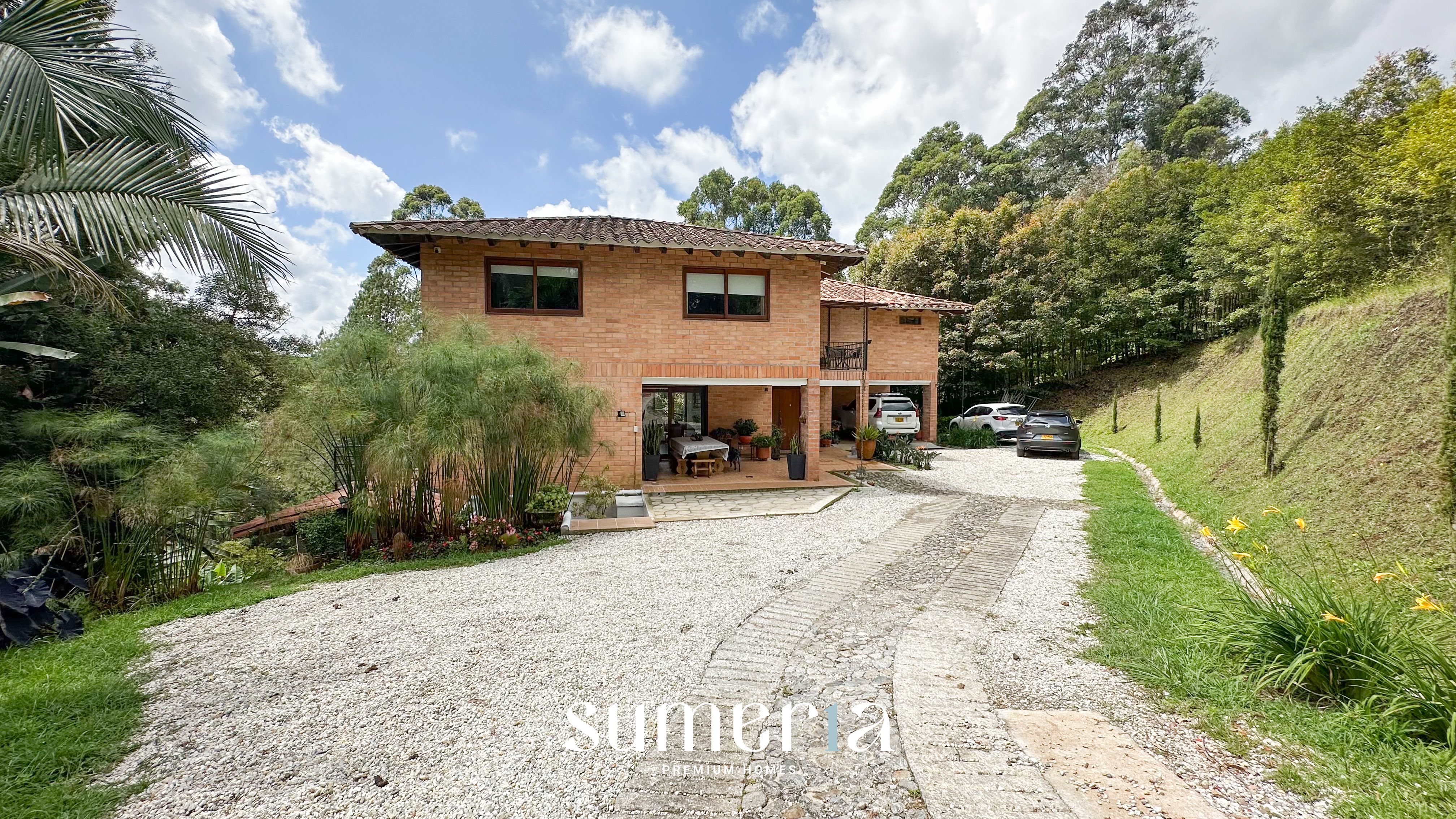 Casa Campestre en arriendo o venta Antioquia Rionegro S3-de-10 3000 m2 Habitaciones 5 Baños 5 Garajes 5 Precio venta $3500000000 Precio arriendo $25000000