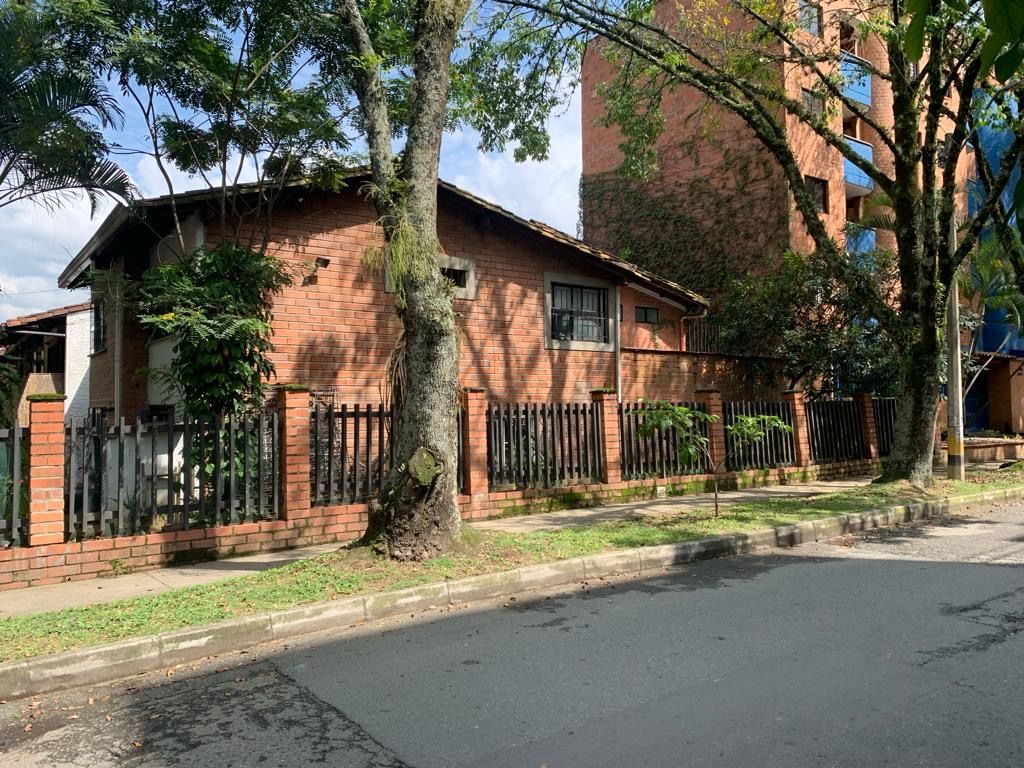 Casa en venta Antioquia Medellín La Candelaria 306 m2 Habitaciones 5 Baños 4 Garajes 2 Precio $1500000000