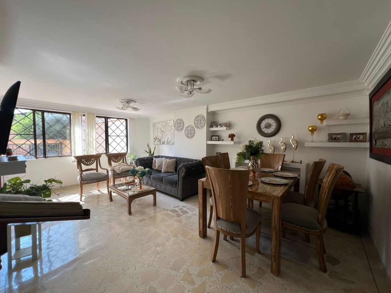 Apartamento en venta Valle Del Cauca Cali Militar 94 m2 Habitaciones 3 Baños 2 Garajes 1 Precio $320000000