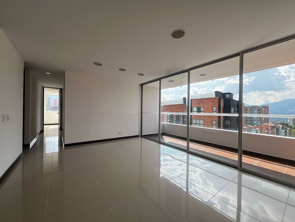 Apartamento en arriendo Antioquia Envigado El Esmeraldal 105 m2 Habitaciones 3 Baños 3 Garajes 1 Precio $4100000