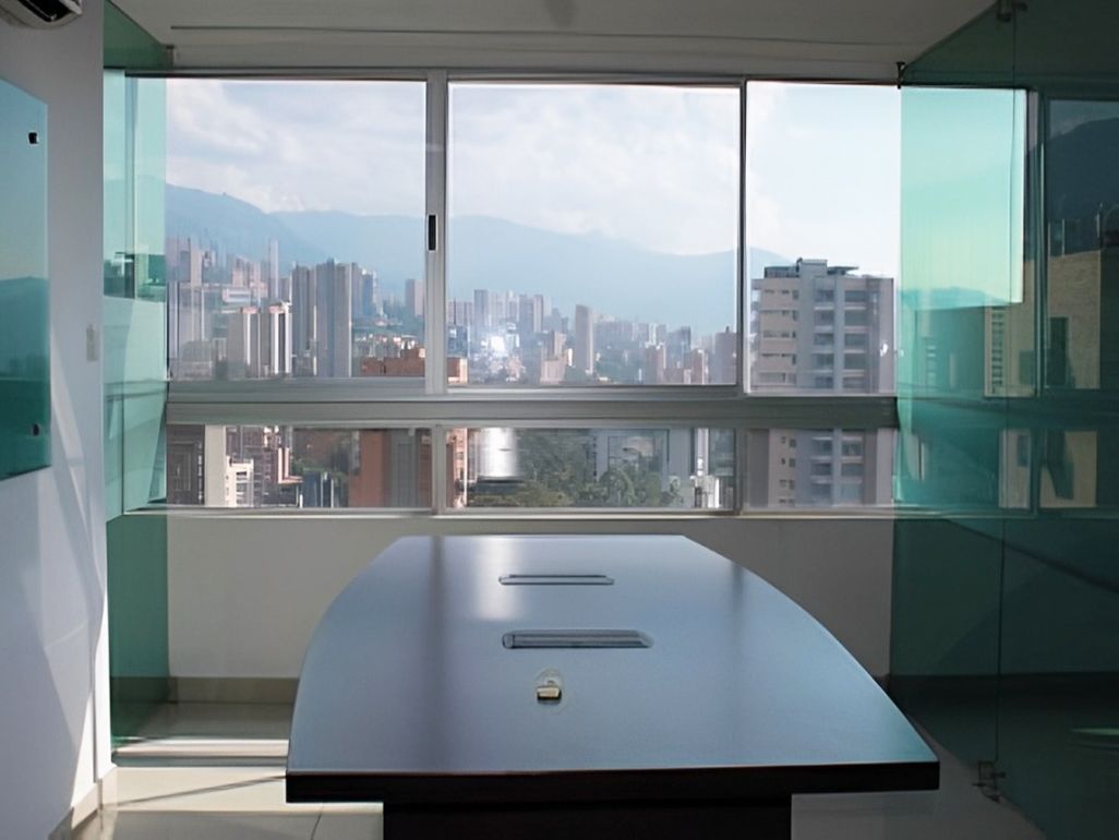 Oficina en venta Antioquia Medellín La Linde 260 m2 Habitaciones 0 Baños 3 Garajes 6 Precio $3000000000