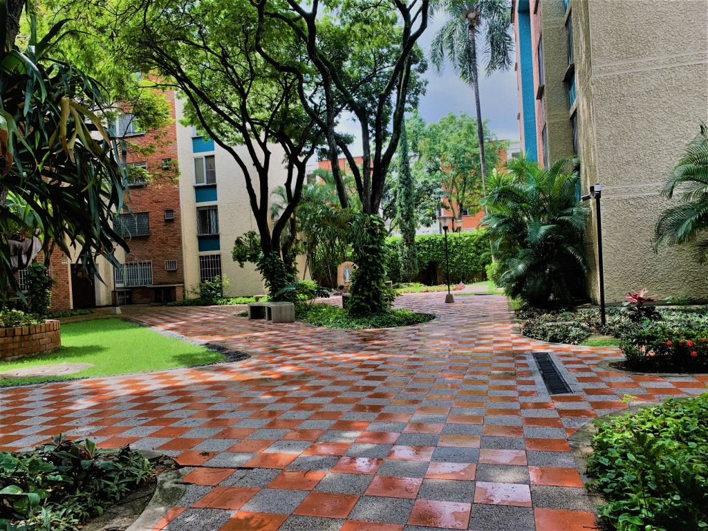 Apartamento en venta Valle Del Cauca Cali Ciudad Los Álamos 77 m2 Habitaciones 3 Baños 2 Garajes 1 Precio $240000000