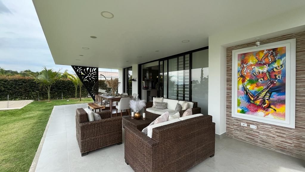 Casa en arriendo o venta Risaralda Pereira Cr La Arboleda 243 m2 Habitaciones 3 Baños 4 Garajes 4 Precio venta $1750000000 Precio arriendo $7300000