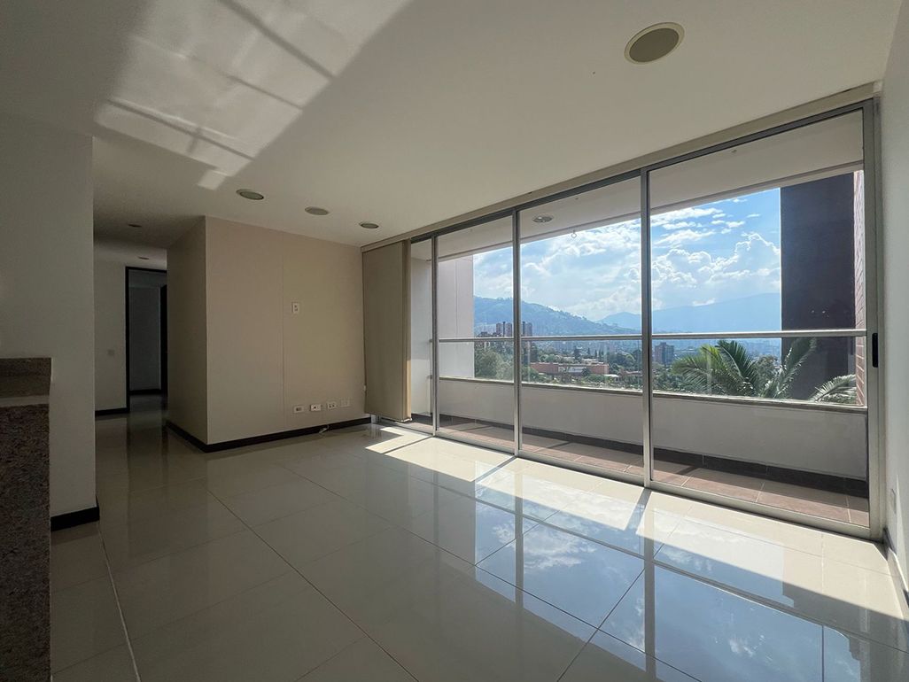 Apartamento en arriendo Antioquia Envigado El Esmeraldal 75 m2 Habitaciones 3 Baños 2 Garajes 1 Precio $3650000