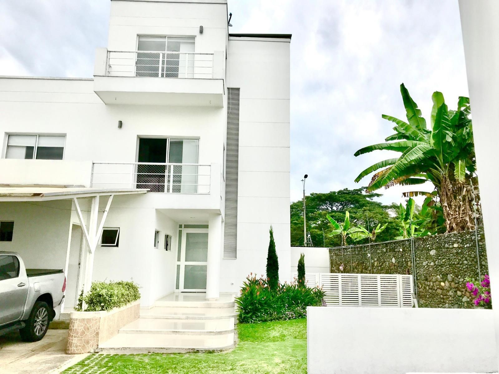 Casa en venta Valle Del Cauca Cali Cali 370 m2 Habitaciones 5 Baños 4 Garajes 4 Precio $1800000000