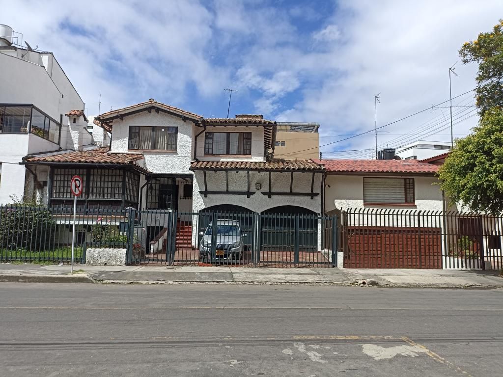 Casa en venta Cundinamarca Bogotá Santa Barbara Central 581 m2 Habitaciones 5 Baños 4 Garajes 4 Precio $2900000000