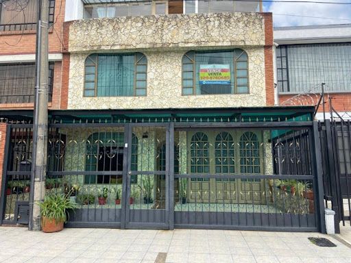 Casa en venta Cundinamarca Bogotá Normandia Occidental 320 m2 Habitaciones 5 Baños 5 Garajes 2 Precio $1200000000