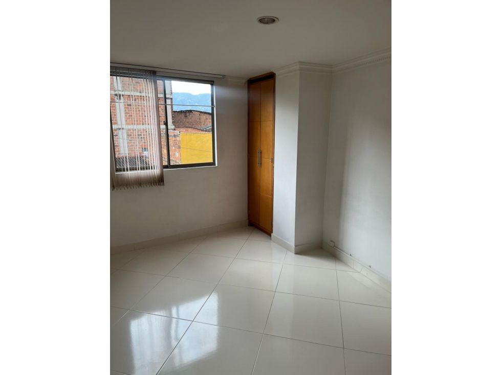 Apartamento en arriendo Antioquia Envigado La Mesa 74 m2 Habitaciones 3 Baños 2 Garajes 1 Precio $2500000