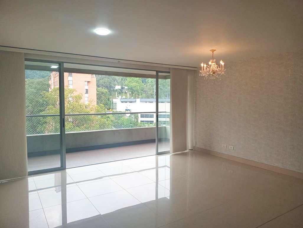 Apartamento en arriendo Antioquia Medellín Castropol 115 m2 Habitaciones 3 Baños 3 Garajes 2 Precio $5600000