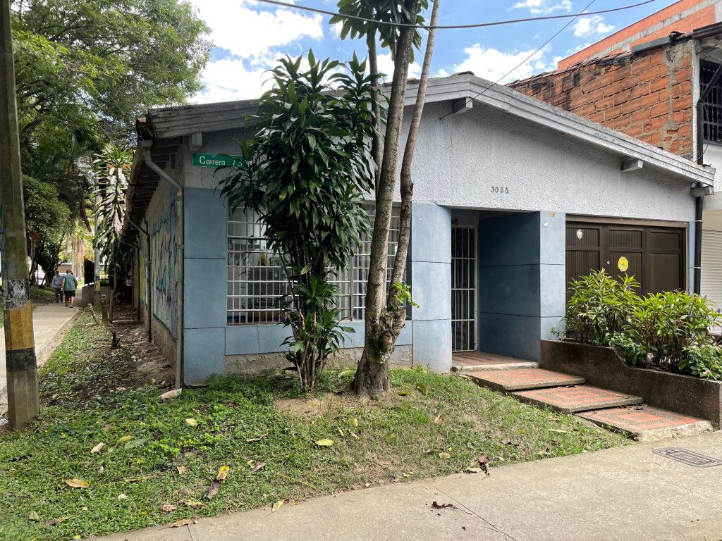 Casa en venta Antioquia Medellín Belen 243 m2 Habitaciones 2 Baños 2 Garajes 2 Precio $1200000000