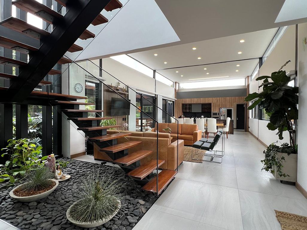 Casa en arriendo o venta Antioquia Rionegro S3-de-10 570 m2 Habitaciones 4 Baños 6 Garajes 2 Precio venta $5550000000 Precio arriendo $36000000