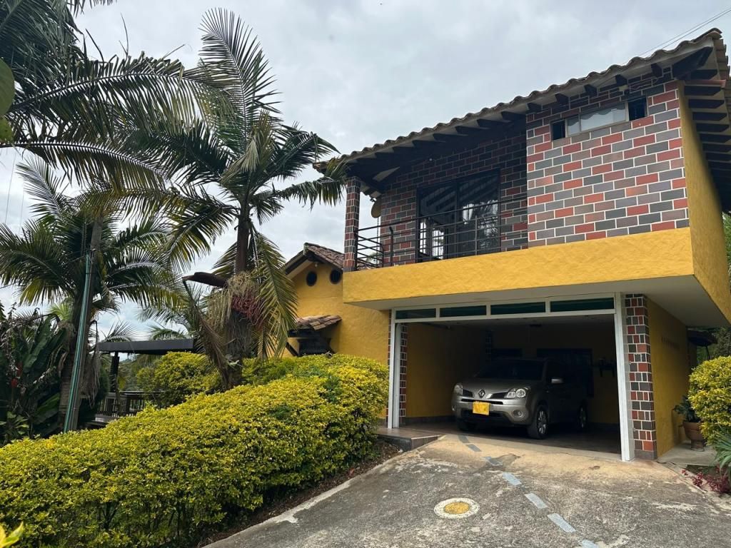 Finca en venta Antioquia El Carmen De Viboral El Carmen De Viboral 350 m2 Habitaciones 2 Baños 2 Garajes 1 Precio $1400000000