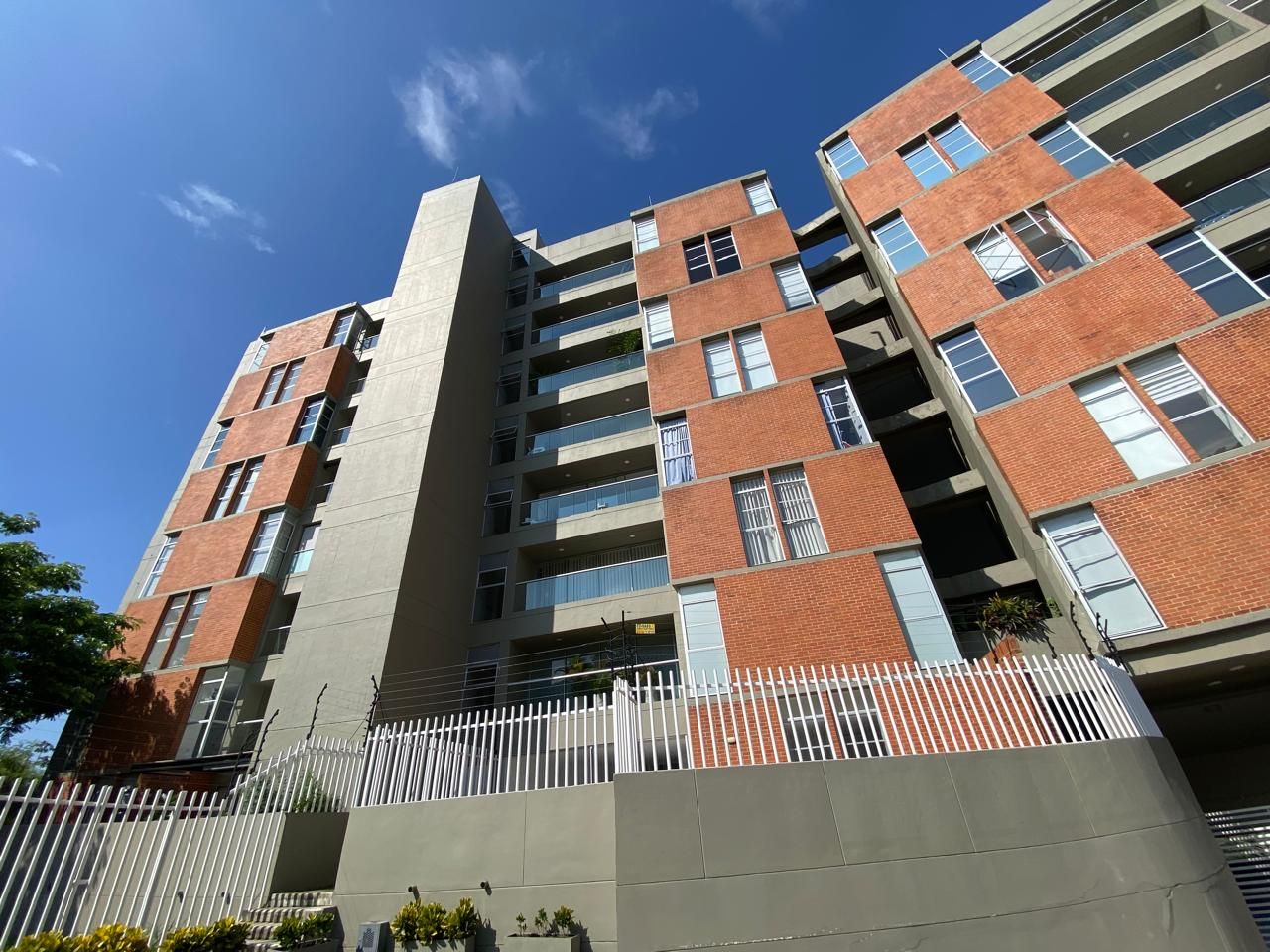 Apartamento en venta Valle Del Cauca Cali Sector La Luisa Bella Suiza 93 m2 Habitaciones 3 Baños 2 Garajes 2 Precio $600000000