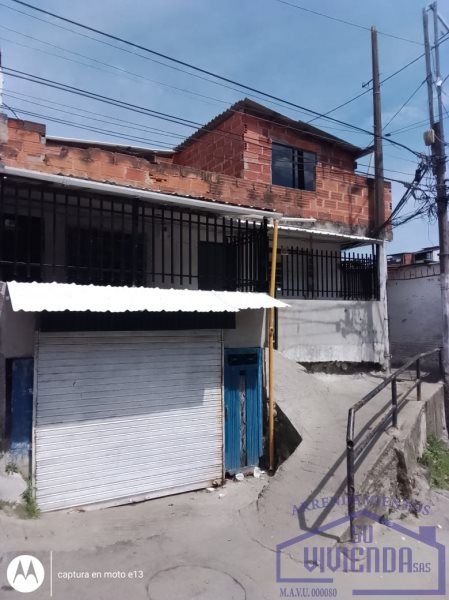 Casa en venta Antioquia Medellín Manrique Oriental 197 m2 Habitaciones 8 Baños 5 Garajes 1 Precio $330000000