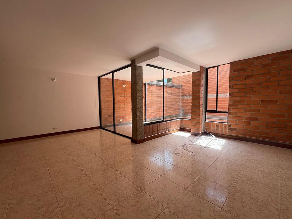 Casa en arriendo Antioquia Envigado Loma Benedictinos 140 m2 Habitaciones 4 Baños 4 Garajes 2 Precio $7500000