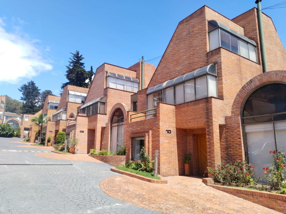 Casa en venta Cundinamarca Bogotá Niza Suba 292 m2 Habitaciones 6 Baños 6 Garajes 2 Precio $1300000000