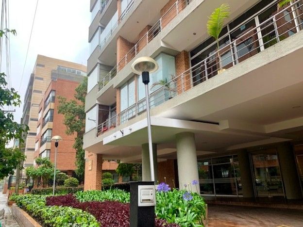 Apartamento en arriendo o venta Cundinamarca Bogotá Chico 126 m2 Habitaciones 3 Baños 3 Garajes 2 Precio venta $1194150000 Precio arriendo $9033000