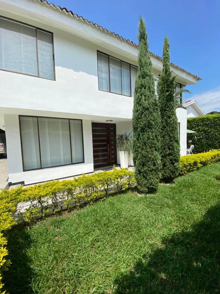 Casa en venta Valle Del Cauca Cali Parcelaciones Pance 480 m2 Habitaciones 3 Baños 4 Garajes 4 Precio $2100000000