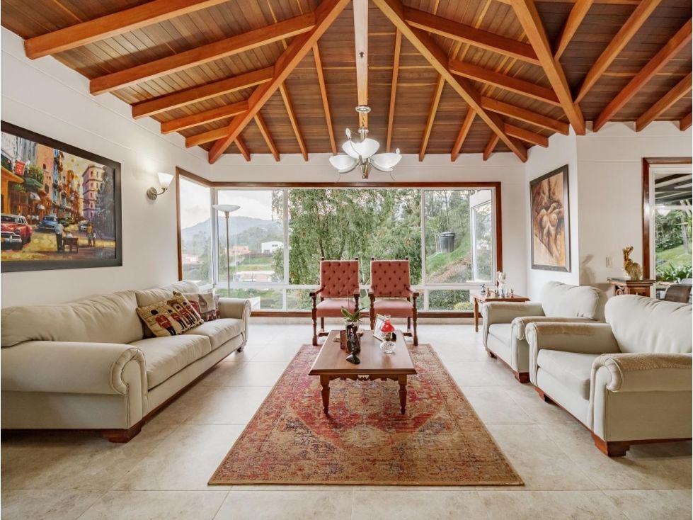 Casa en arriendo o venta Antioquia Medellín Villa Carlota 407 m2 Habitaciones 5 Baños 5 Garajes 3 Precio venta $2600000000 Precio arriendo $15580000