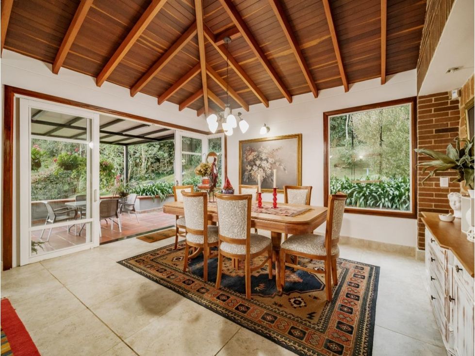 Casa en venta Antioquia Medellín Villa Carlota 407 m2 Habitaciones 5 Baños 5 Garajes 3 Precio $2500000000