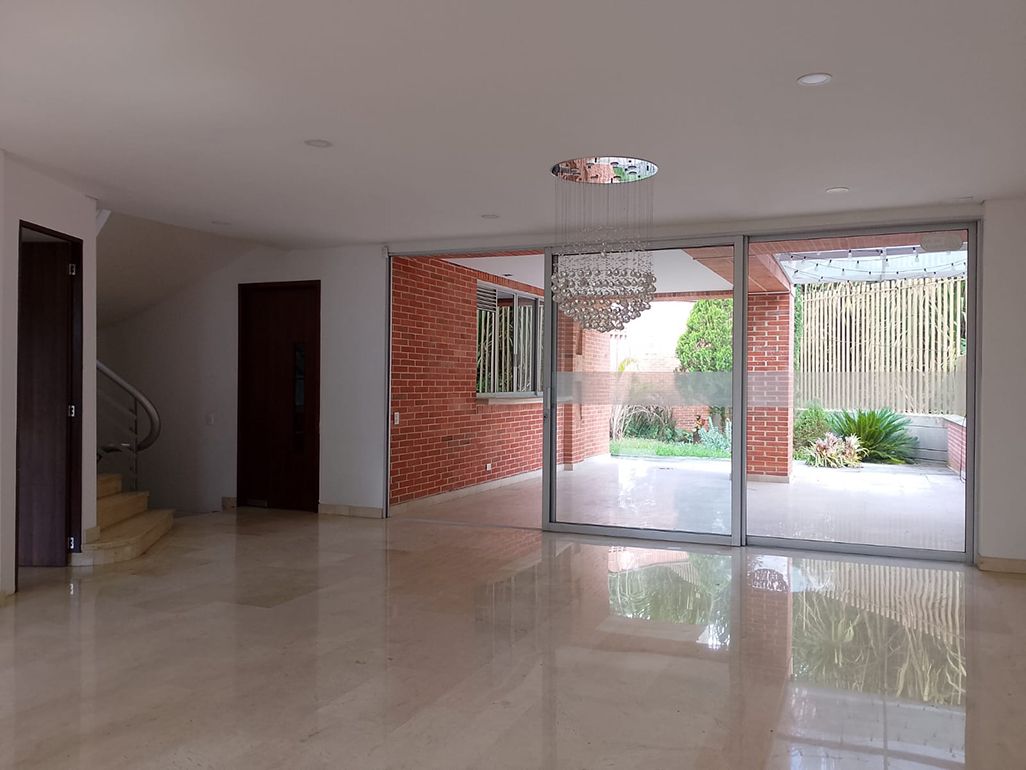 Casa en arriendo Antioquia Medellín Altos Del Poblado 700 m2 Habitaciones 3 Baños 5 Garajes 5 Precio $16000000