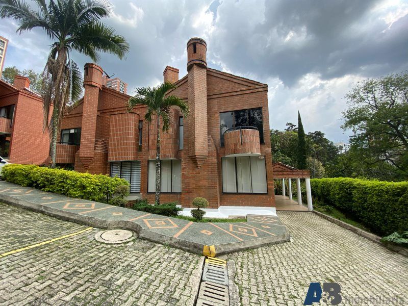 Casa en arriendo Antioquia Medellín Altos Del Poblado 425 m2 Habitaciones 5 Baños 8 Garajes 1 Precio $16500000