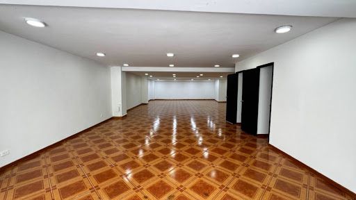 Oficina en arriendo Antioquia Envigado Jardines 200 m2 Habitaciones 0 Baños 2 Garajes 0 Precio $6900000