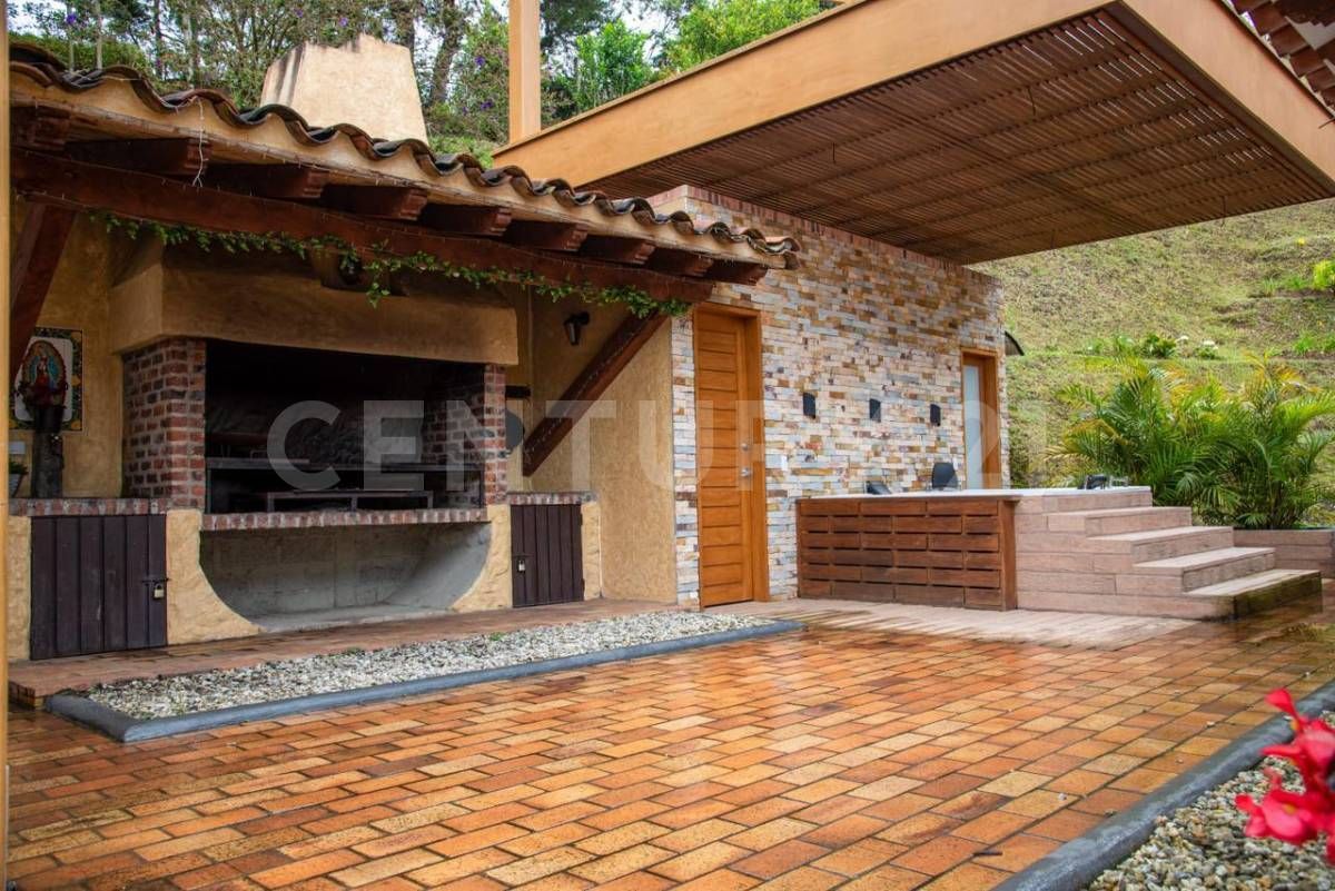 Lote en venta Antioquia San Vicente San Vicente 258 m2 Habitaciones 0 Baños 5 Garajes 6 Precio $1450000000