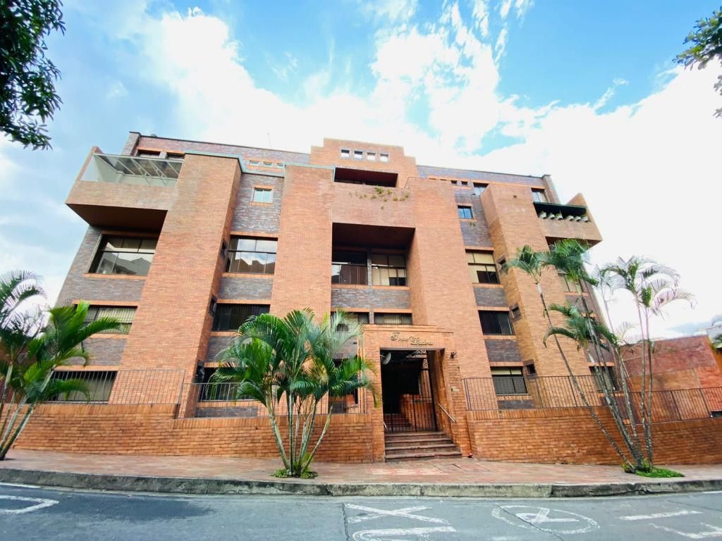 Apartamento en venta Valle Del Cauca Cali Normandía 304 m2 Habitaciones 4 Baños 5 Garajes 4 Precio $1050000000