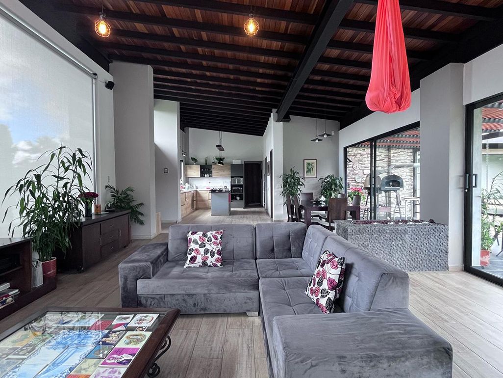 Casa en venta Antioquia El Retiro Cn El Campo 326 m2 Habitaciones 4 Baños 4 Garajes 4 Precio $2400000000