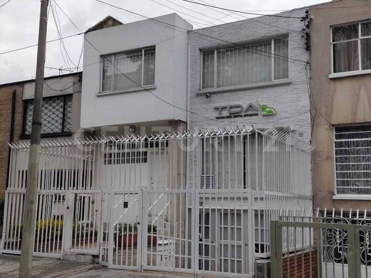 Casa en venta Cundinamarca Bogotá Las Américas 425 m2 Habitaciones 4 Baños 3 Garajes 3 Precio $995000000