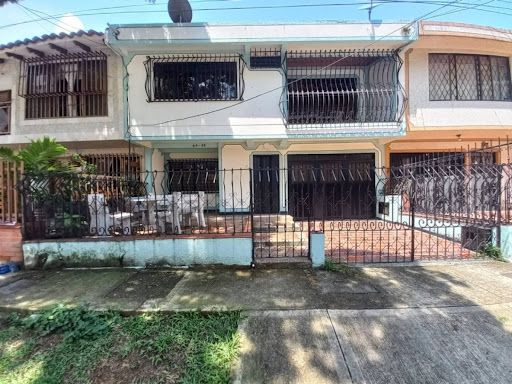 Casa en arriendo Valle Del Cauca Cali El Refugio 400 m2 Habitaciones 6 Baños 4 Garajes 2 Precio $3000000