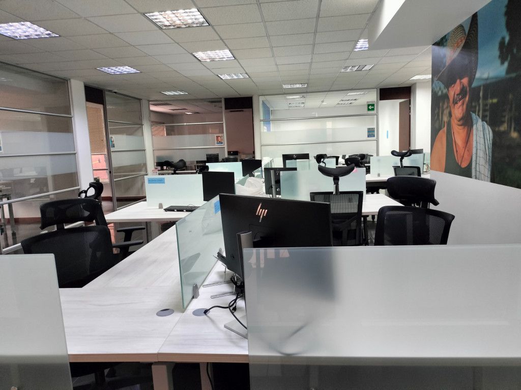 Oficina en arriendo Cundinamarca Bogotá Bellavista 400 m2 Habitaciones 0 Baños 2 Garajes 8 Precio $33000000