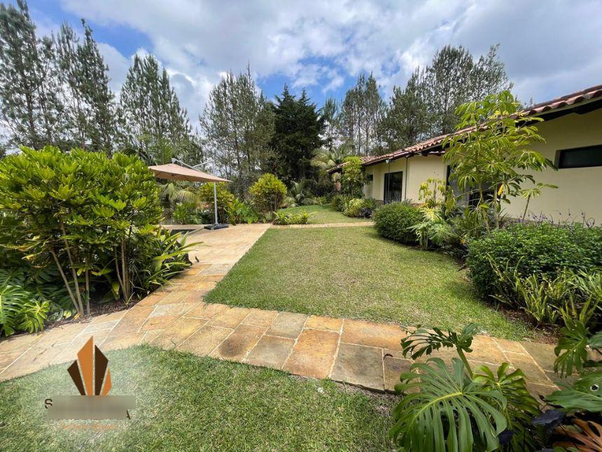 Finca en venta Antioquia El Carmen De Viboral El Carmen De Viboral 350 m2 Habitaciones 4 Baños 5 Garajes 10 Precio $2500000000