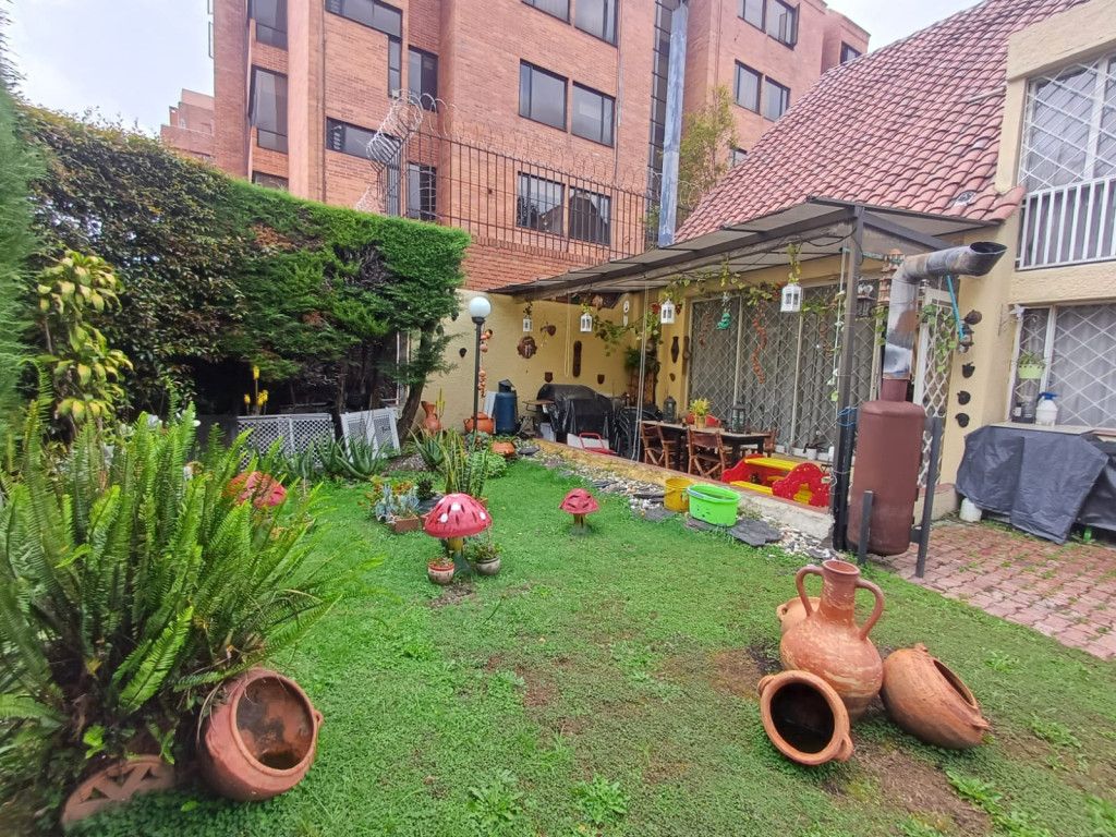 Casa en venta Cundinamarca Bogotá Ub Santa Coloma 150 m2 Habitaciones 3 Baños 3 Garajes 2 Precio $890000000
