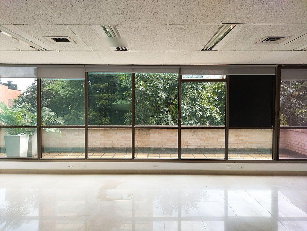 Oficina en arriendo o venta Antioquia Medellín Patio Bonito 40 m2 Habitaciones 0 Baños 1 Garajes 1 Precio venta $410000000 Precio arriendo $3900000