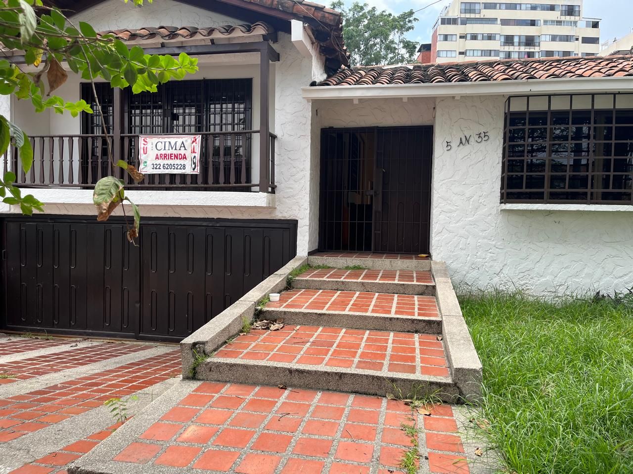 Casa en arriendo Valle Del Cauca Cali La Flora 350 m2 Habitaciones 6 Baños 3 Garajes 2 Precio $5000000