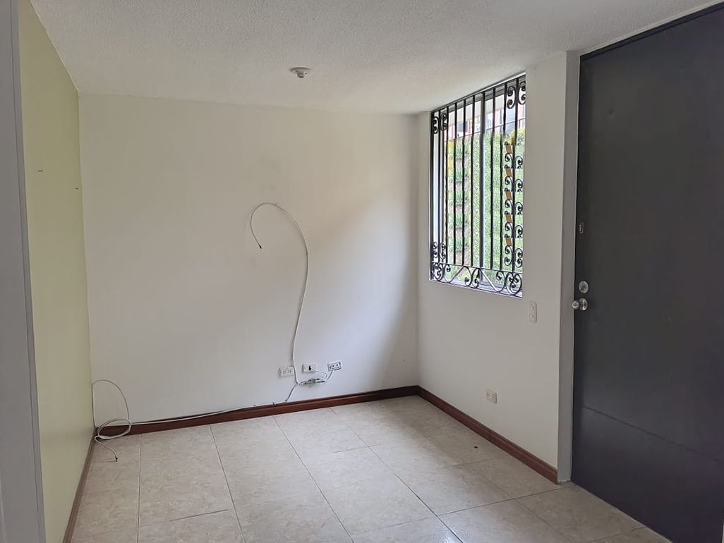 Casa en arriendo Antioquia Medellín Loma De Los Bernal 64 m2 Habitaciones 3 Baños 2 Garajes 0 Precio $2450000