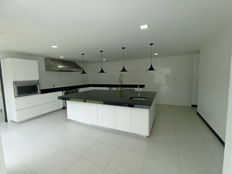 Casa en venta Antioquia El Retiro El Retiro 540 m2 Habitaciones 4 Baños 5 Garajes 2 Precio $3000000000