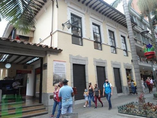 Local en arriendo Antioquia Medellín La Candelaria 794 m2 Habitaciones 0 Baños 6 Garajes 0 Precio $29000000