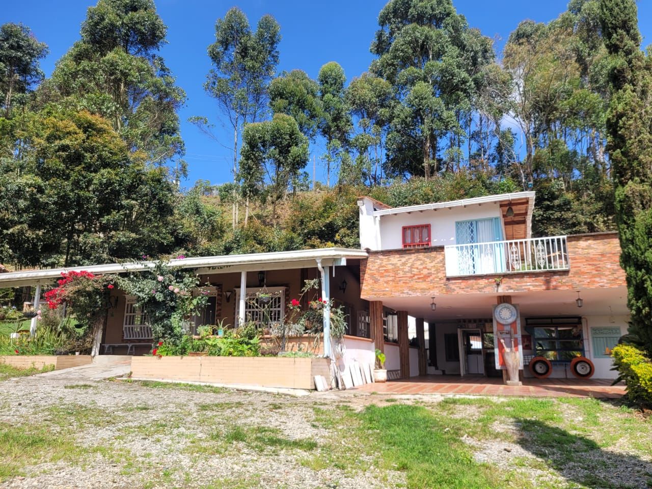 Finca en arriendo o venta Antioquia Marinilla Belén 300 m2 Habitaciones 3 Baños 2 Garajes 4 Precio venta $1000000000 Precio arriendo $5000000