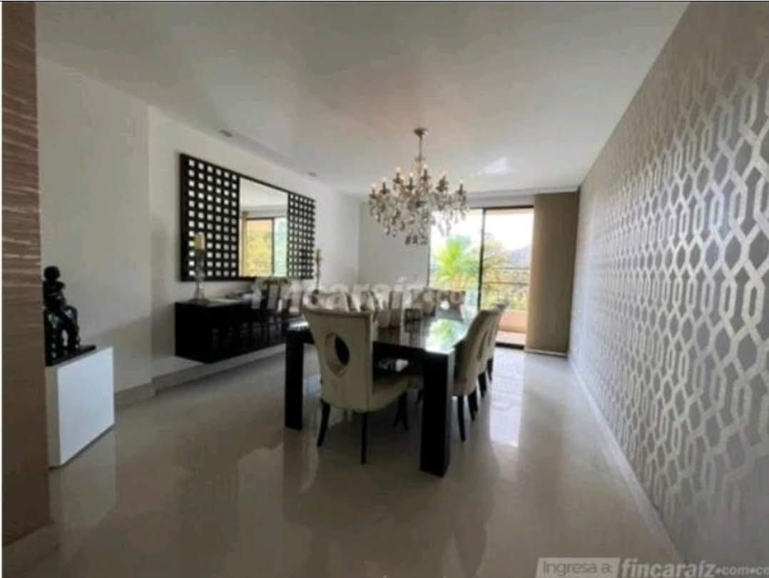 Apartamento en venta Valle Del Cauca Cali Aguacatal 330 m2 Habitaciones 5 Baños 6 Garajes 5 Precio $1850000000