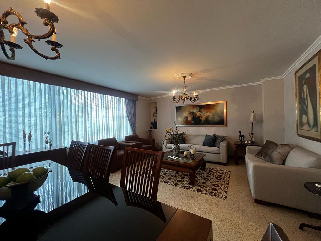 Casa en arriendo Antioquia Medellín Los Mangos 220 m2 Habitaciones 4 Baños 3 Garajes 2 Precio $8100000