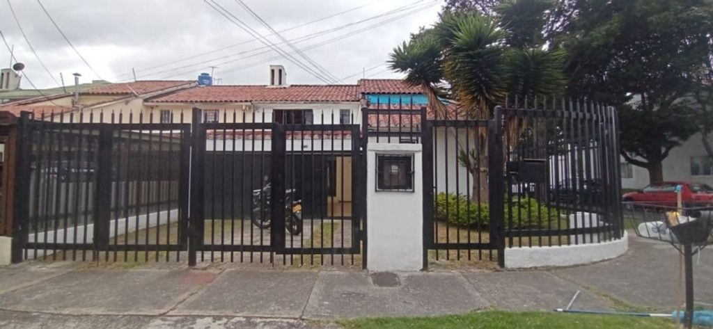Casa en venta Cundinamarca Bogotá Prado Veraniego Sur 291 m2 Habitaciones 4 Baños 3 Garajes 2 Precio $1200000000